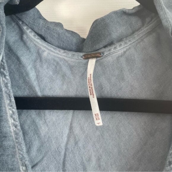 Free people sleeveless blouse - Picture 2 of 3